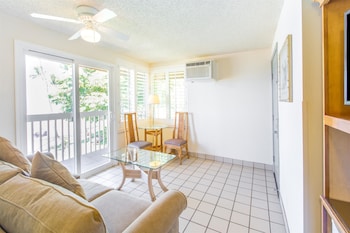 Suite, 1 Queen Bed, Non Smoking, Ocean View (One-Bedroom Suite)
