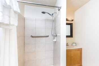 Suite, 1 Queen Bed, Non Smoking, Ocean View (One-Bedroom Suite)