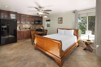 1 Queen Bed, Kamehameha Studio Suite, Non-Smoking