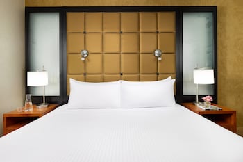 Standard Room, 1 Queen Bed