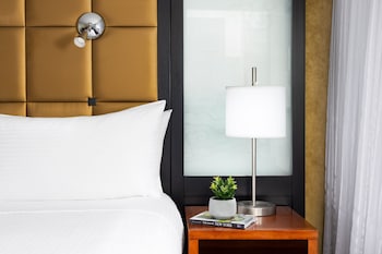 Standard Room, 1 Queen Bed