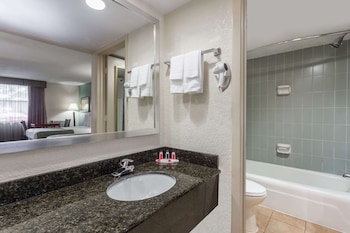 Suite, 1 King Bed, Non Smoking (One-Bedroom)