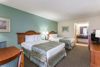 Suite, 2 Double Beds, Non Smoking (One-Bedroom)