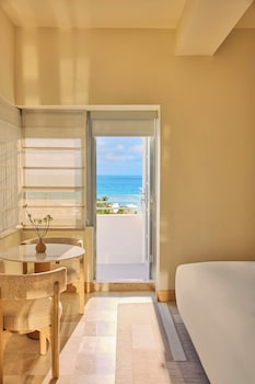 Room, 1 King Bed, Balcony, Oceanfront