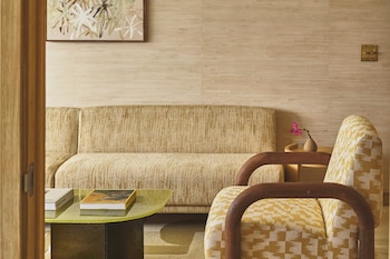 Suite, 1 King Bed, City View
