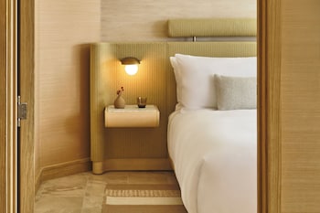 Suite, 1 King Bed, City View