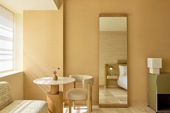 Suite, 1 King Bed, City View
