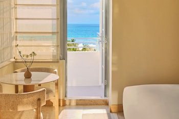 Room, 1 King Bed, Balcony, Oceanfront