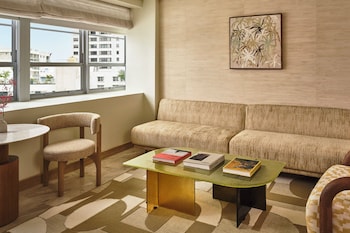 Suite, 1 King Bed, City View