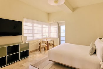 Room, 1 King Bed, Balcony, Oceanfront