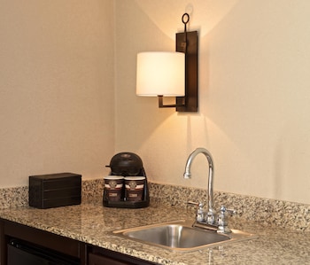 Suite, Multiple Beds, 2 Bathrooms