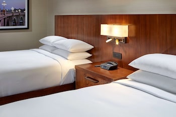 Room, 2 Queen Beds, Mountain View