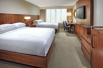 Room, 2 Queen Beds, Mountain View