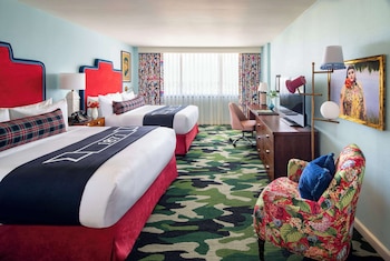 Room, 2 Queen Beds, Corner