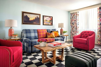Suite (Old Main Suite)