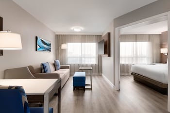 Suite, 1 King Bed, Corner