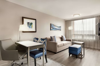 Suite, 1 King Bed, Corner