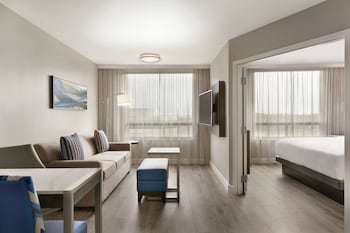 Suite, 1 King Bed, Corner