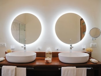 Hillside Pool Suite