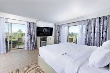 Premium Room, 1 King Bed, Corner