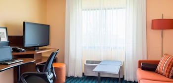 Executive Suite, 1 King Bed with Sofa bed (Mobility/Hearing Accessible, Tub)