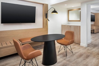 Suite, 1 Bedroom (Hearing Accessible)