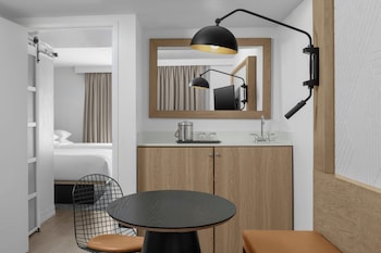 2 Double Beds, 1 Bedroom Suite