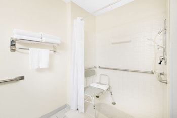 Standard Room, 1 Queen Bed, Accessible