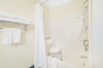 Standard Room, 1 Queen Bed, Accessible