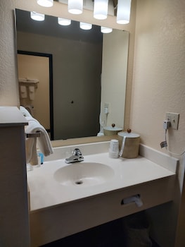 Standard Room, 1 Queen Bed