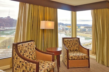 Suite, 1 King Bed, Non Smoking (One-Bedroom Suite)