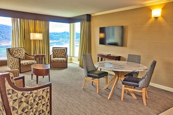 Suite, 1 King Bed, Non Smoking (One-Bedroom Suite)