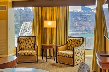Suite, 1 King Bed, Non Smoking (One-Bedroom Suite)