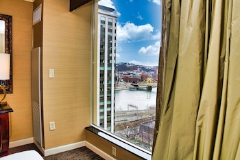 Room, 1 King Bed, River View