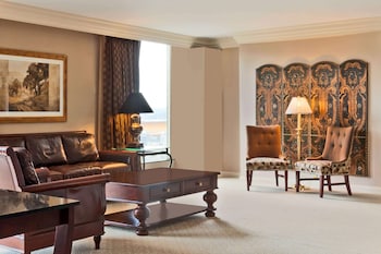 Luxury Suite, 1 King Bed, Non Smoking