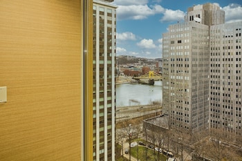 Room, 1 King Bed (City View)