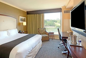 Room, 1 King Bed, River View
