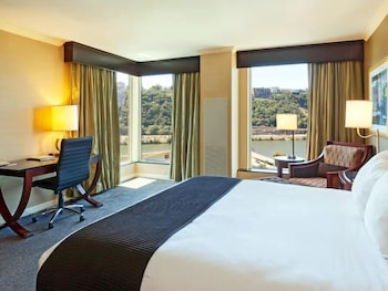 Room, 1 King Bed, River View
