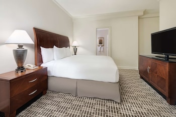 Standard Suite, 1 King Bed with Sofa bed, Balcony