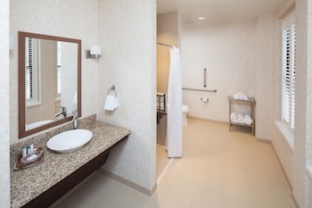 Deluxe Room, 2 Double Beds, Accessible
