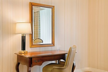 Deluxe Room, 1 King Bed