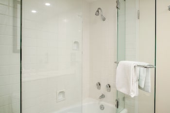 Deluxe Room, 2 King Beds