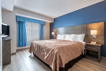 Suite, 1 King Bed and 1 Queen Bed, Non Smoking