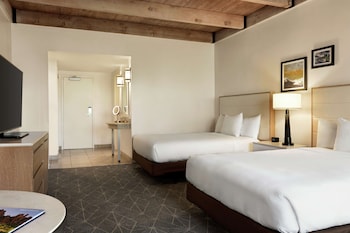 Room, 2 Queen Beds, Balcony, Pool View