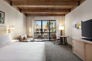 1 King Bed, Non Smoking (Balcony or Patio)
