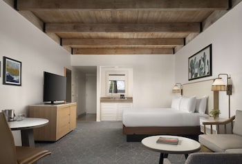 Room, 1 King Bed, Balcony, Pool View