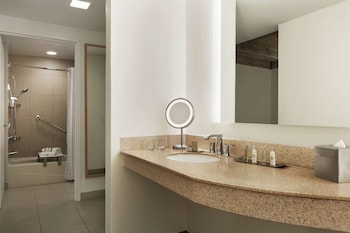 Room, Accessible, Non Smoking (2 Queens, Bathtub)