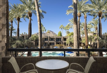 Room, 2 Queen Beds, Poolside (Roll-In Shower)
