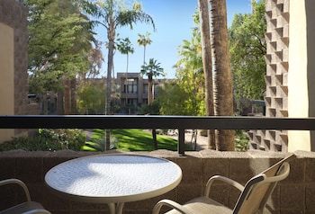 Room, 1 King Bed, Balcony, Courtyard View