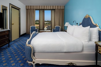 Classic Room, 1 Queen Bed, Smoking